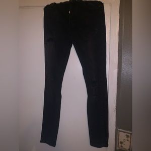 🗣️🚨{For Sale}I’m selling boohooMAN Jeans, Size: 28, and they’re black.